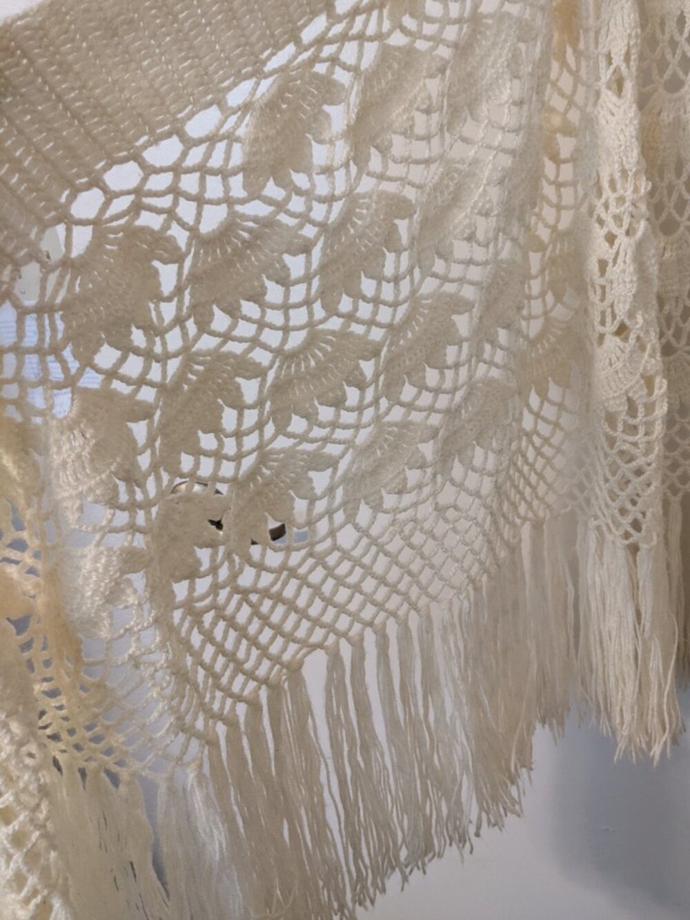 Hand Crochet Open Knit Shawl Wrap Lace Pattern Cream Fringe Boho Hippie - Picture 7 of 10